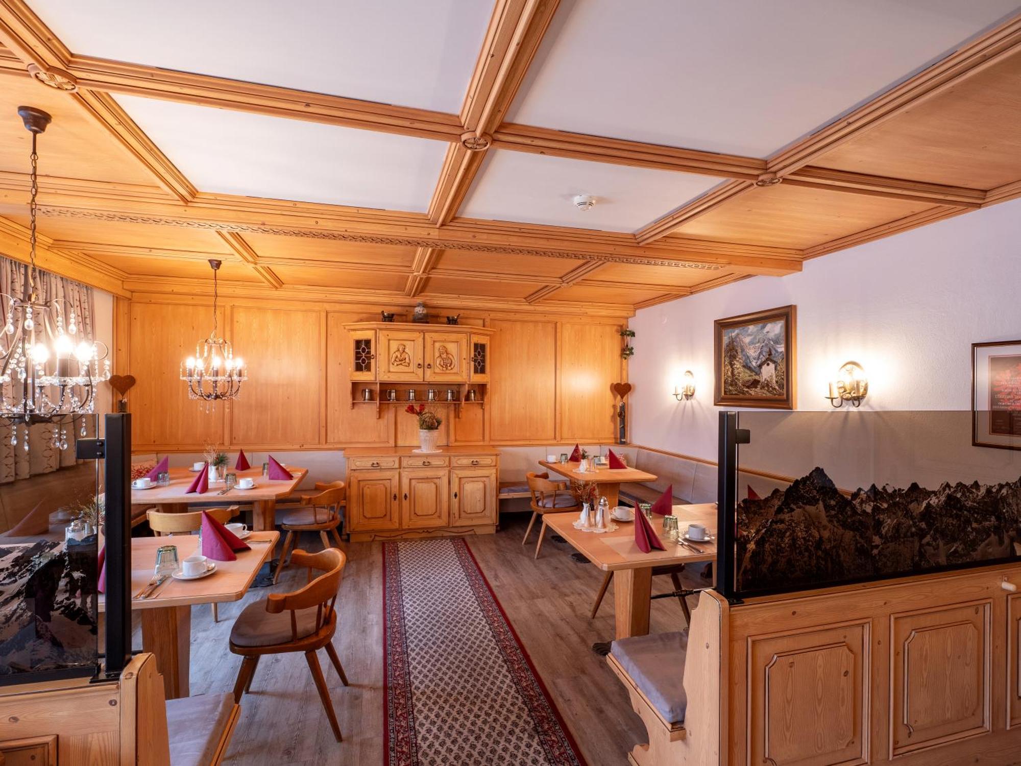 Hotel Garni Ferienhof Mayrhofen Exterior photo